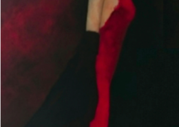 Vrouw in rode jurk org